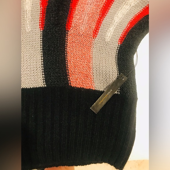 ❤️Y2K BCBG beautiful soft sweater NWT - Picture 10 of 13